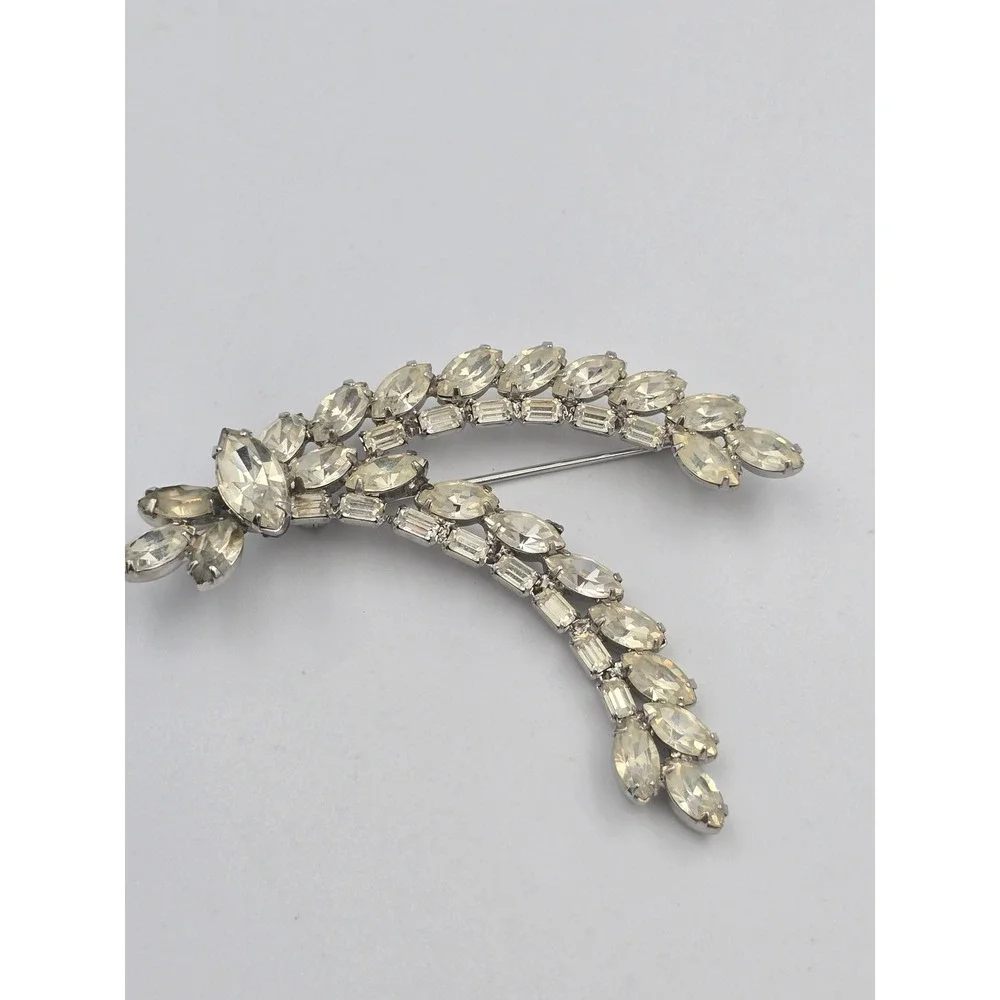 Vintage Clear Champagne Rhinestone Brooch Pin Silver Tone Marquise Baguette Leaf